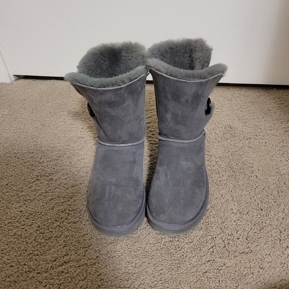 Ugg boots - Picture 1 of 5